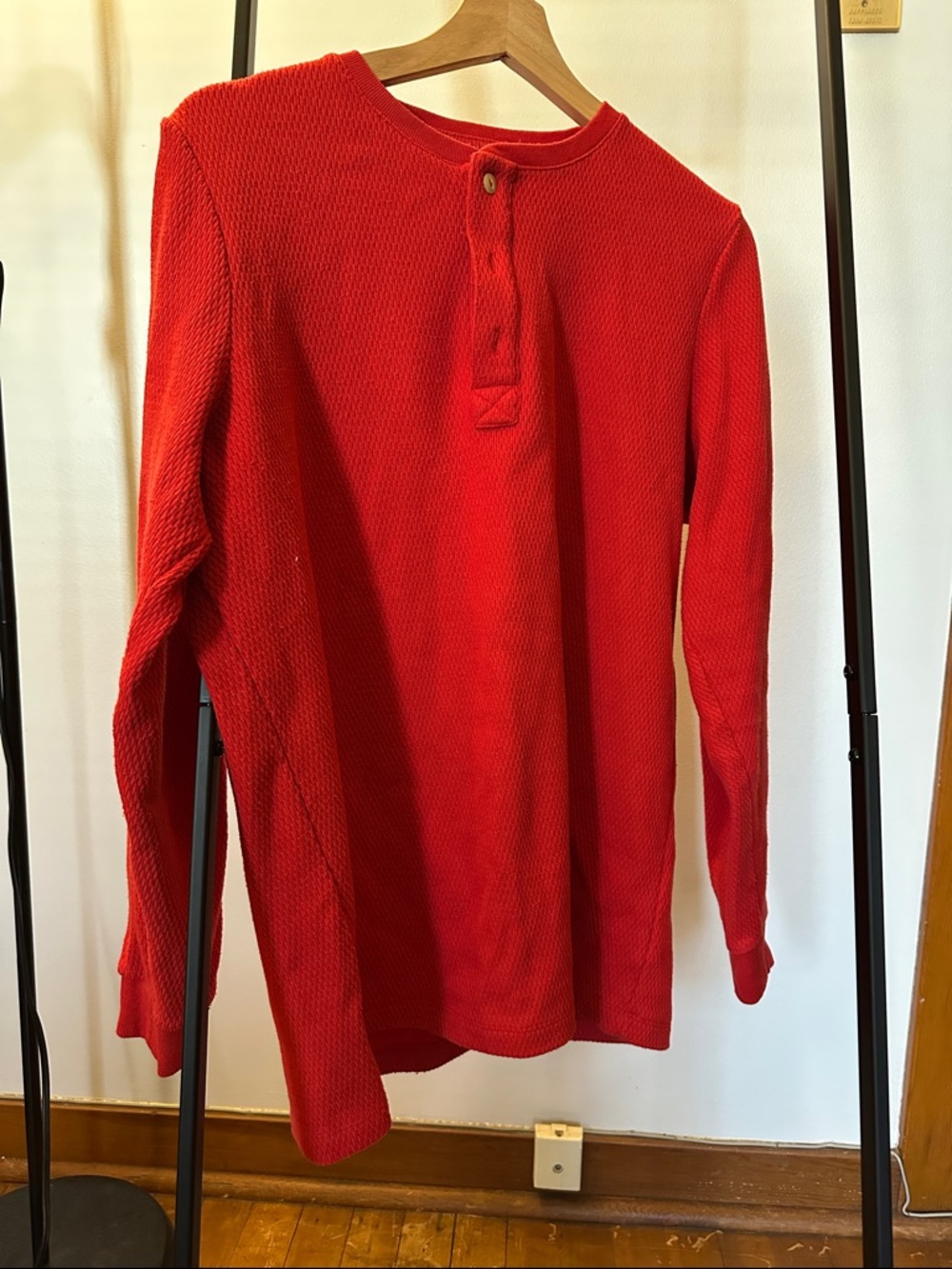 Taylor Stitch - The Heavy Bag Waffle Henley in Cardinal size 42